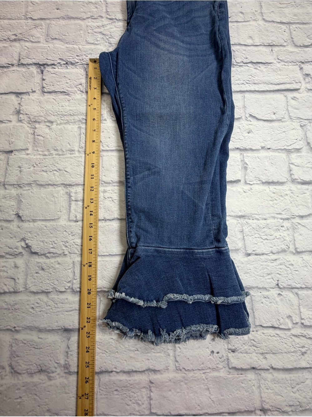 Reba Medium Blue Layered Ruffle Hem Cropped Jeans. Stretch. Size 14. - Picture 7 of 8